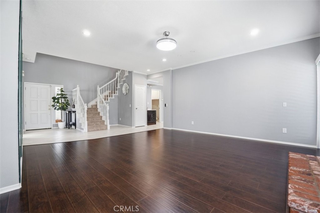 5582 Lakeview