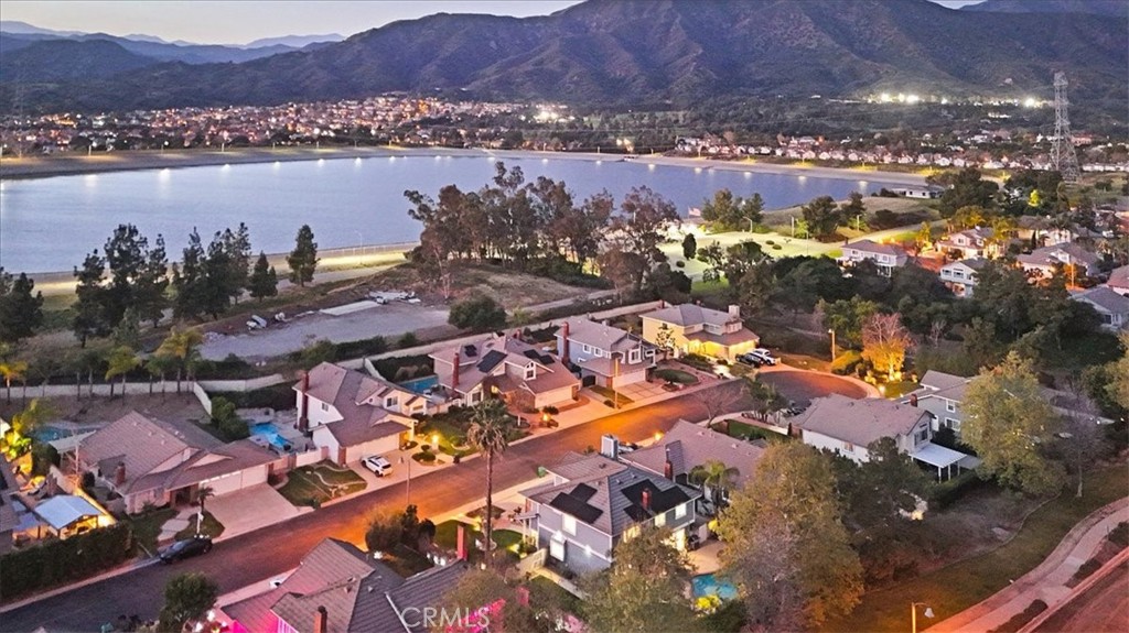 5582 Lakeview