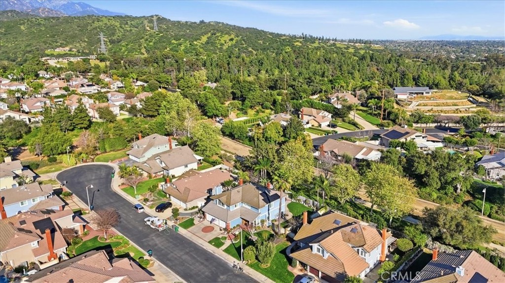 5582 Lakeview