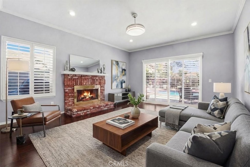 5582 Lakeview