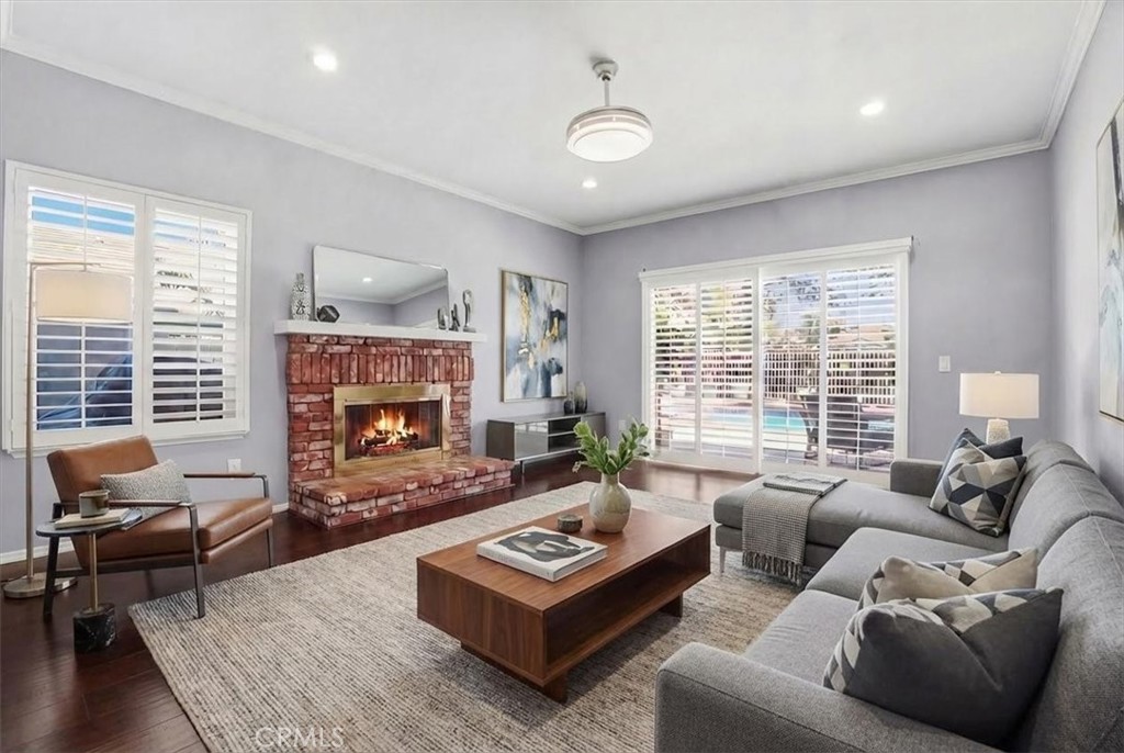 5582 Lakeview
