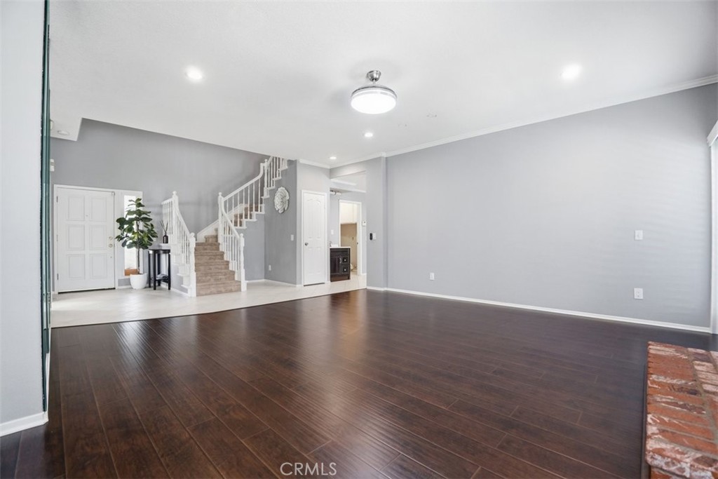 5582 Lakeview