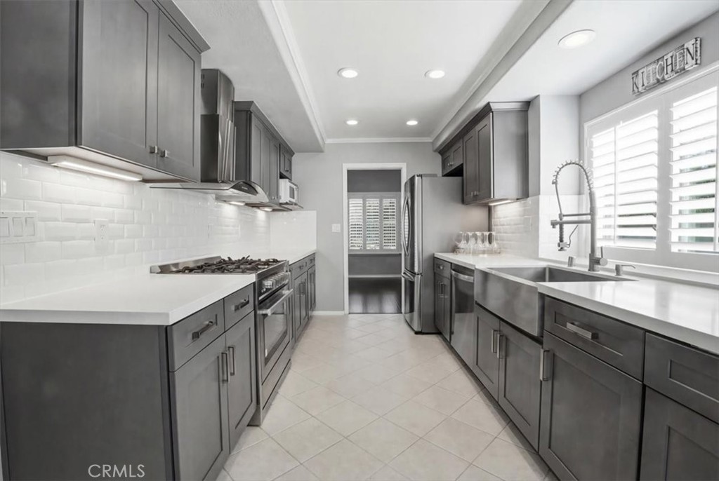 5582 Lakeview