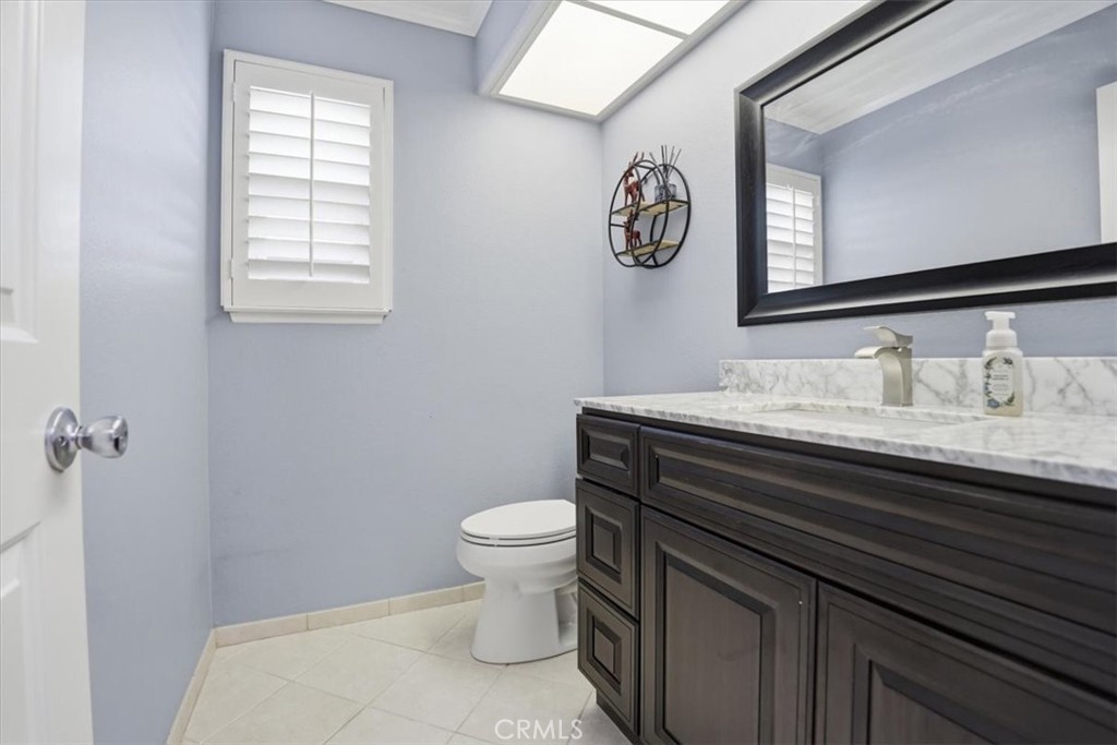 5582 Lakeview