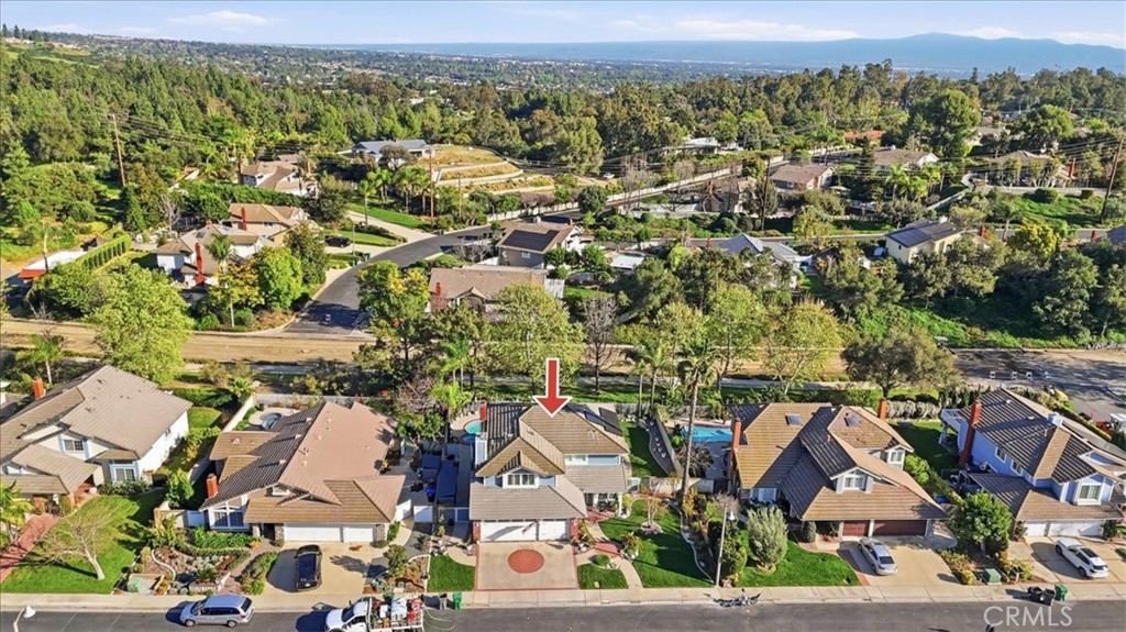 5582 Lakeview
