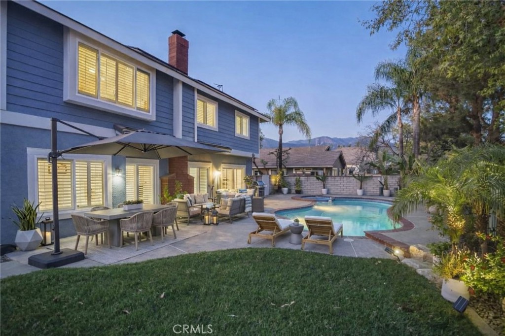 5582 Lakeview