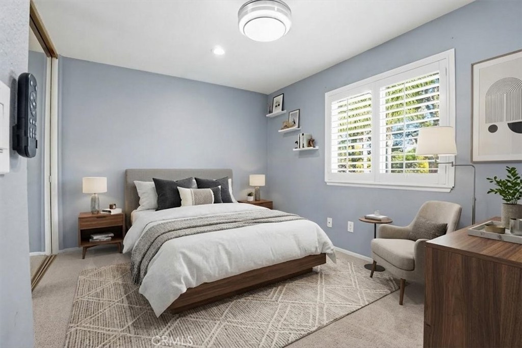 5582 Lakeview