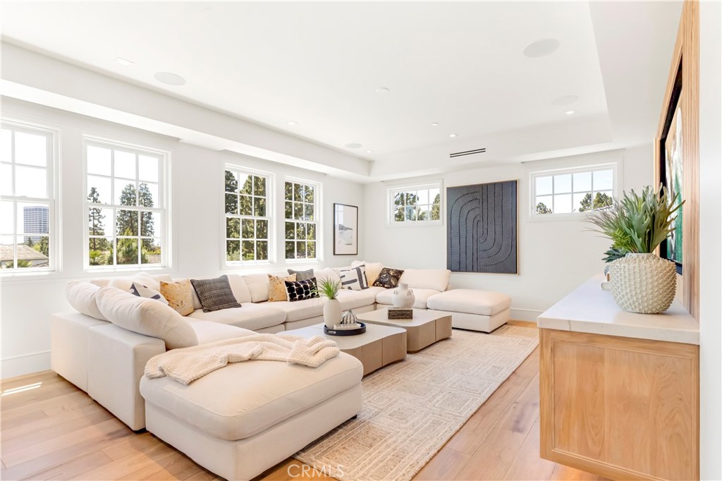 6 Pinehurst Ln