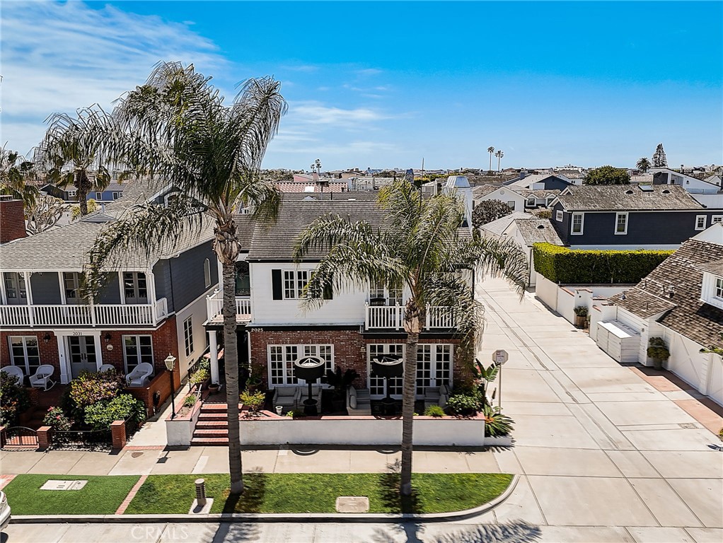 2025 E Balboa