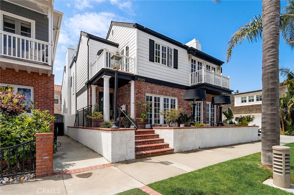 2025 E Balboa