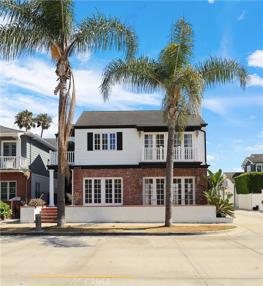 2025 E Balboa