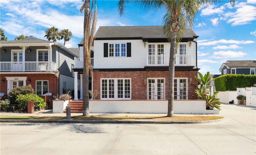 2025 E Balboa