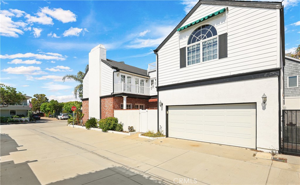 2025 E Balboa