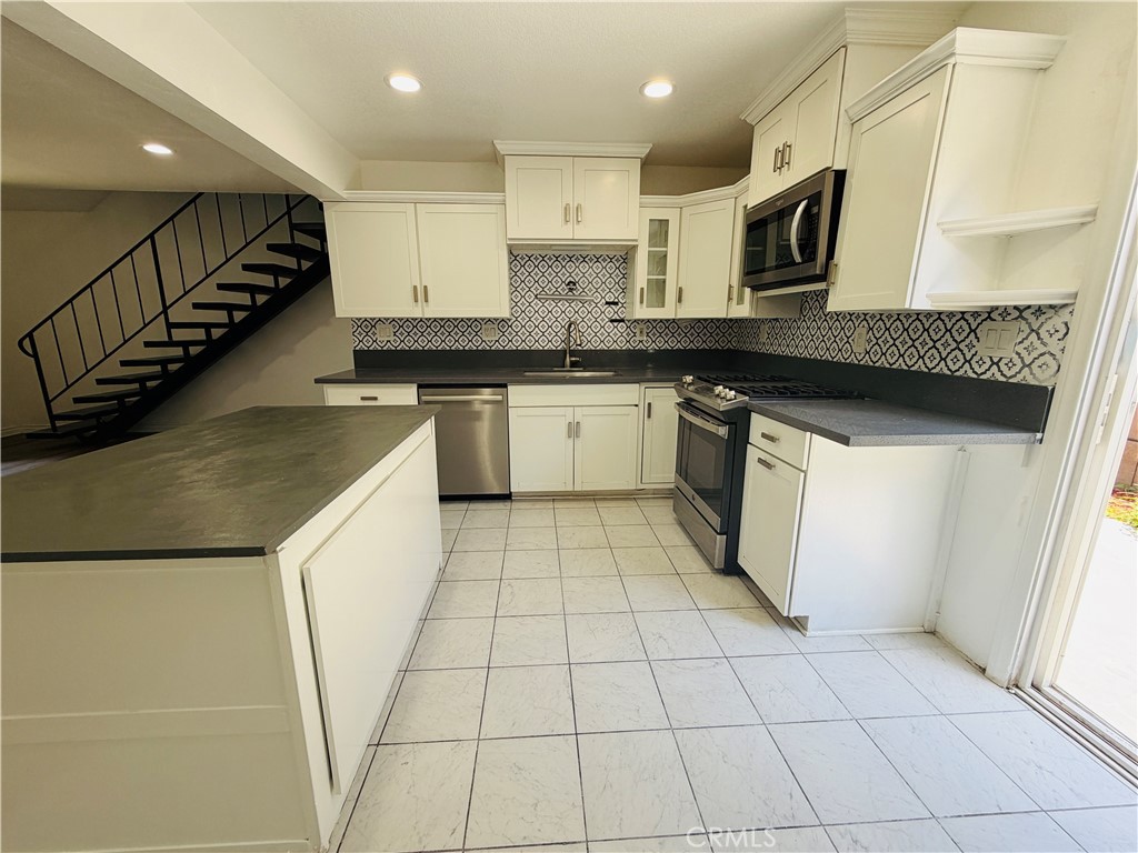 630 S Knott 54