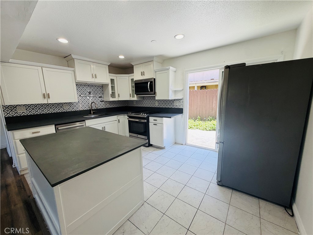 630 S Knott 54