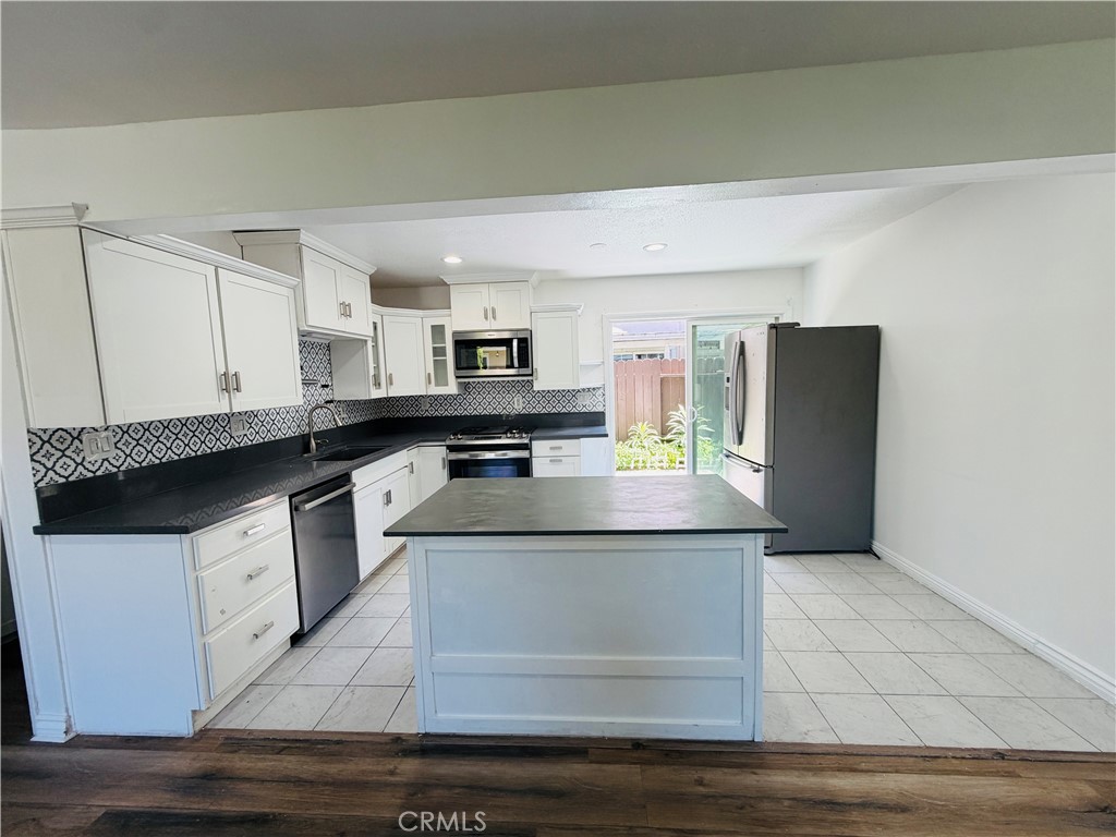 630 S Knott 54