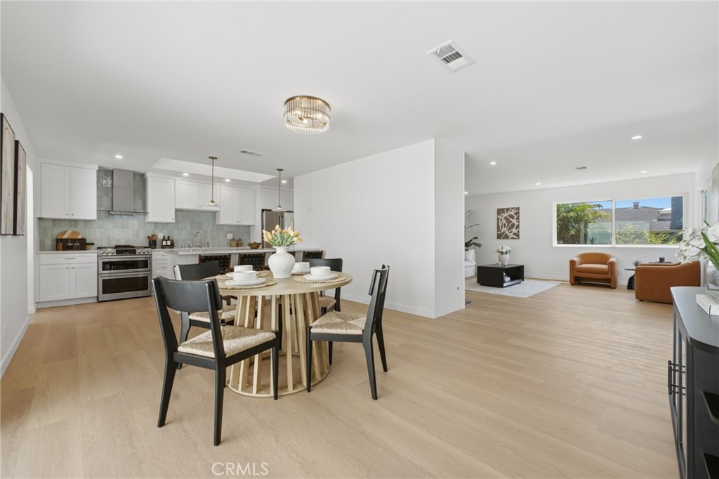103 W Avenida Santiago