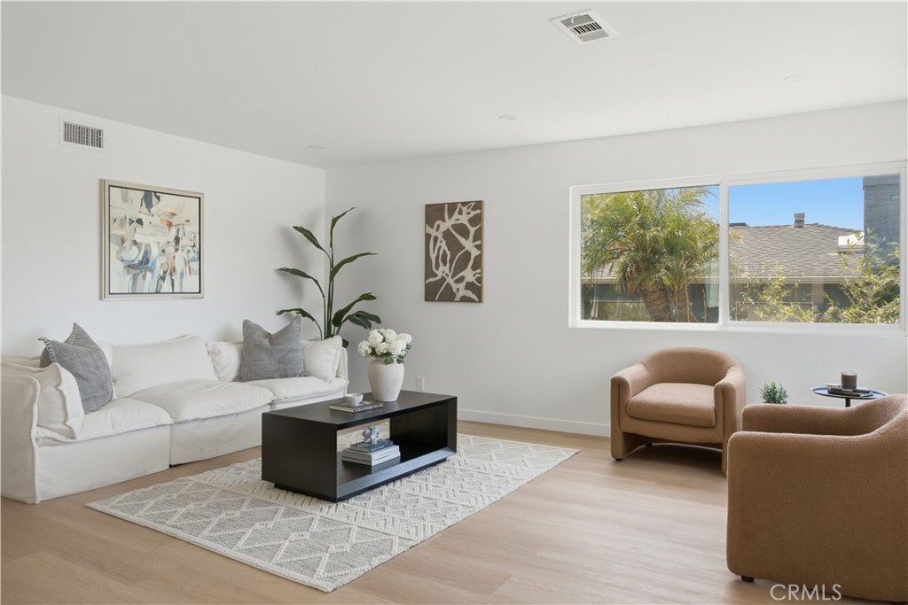 103 W Avenida Santiago