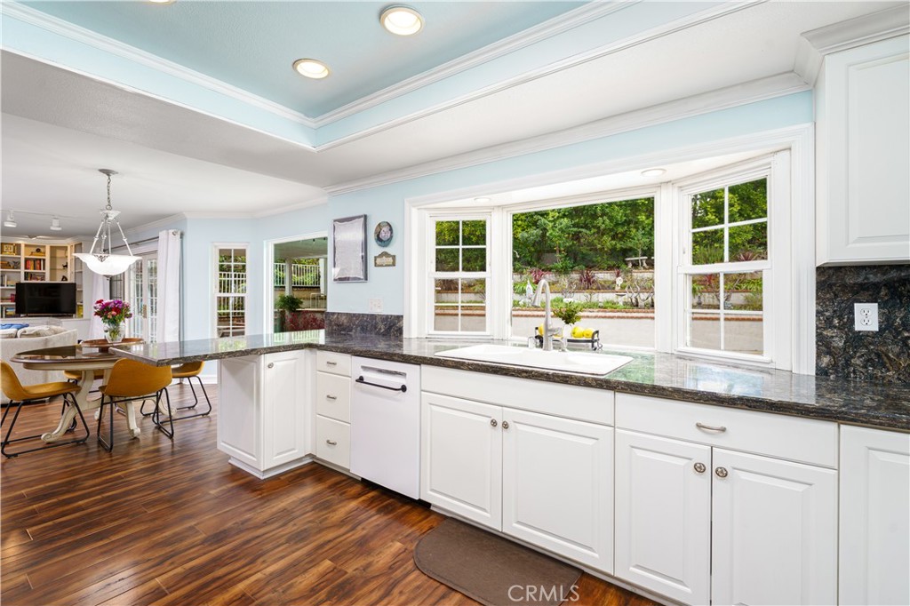 7318 E Cambria