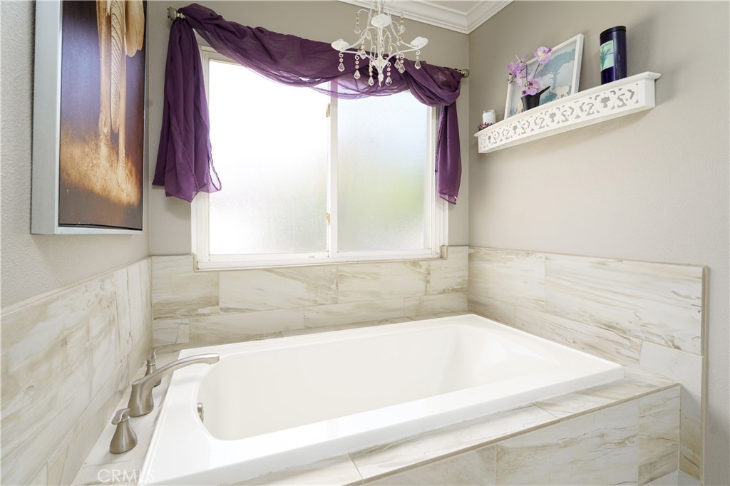 7318 E Cambria