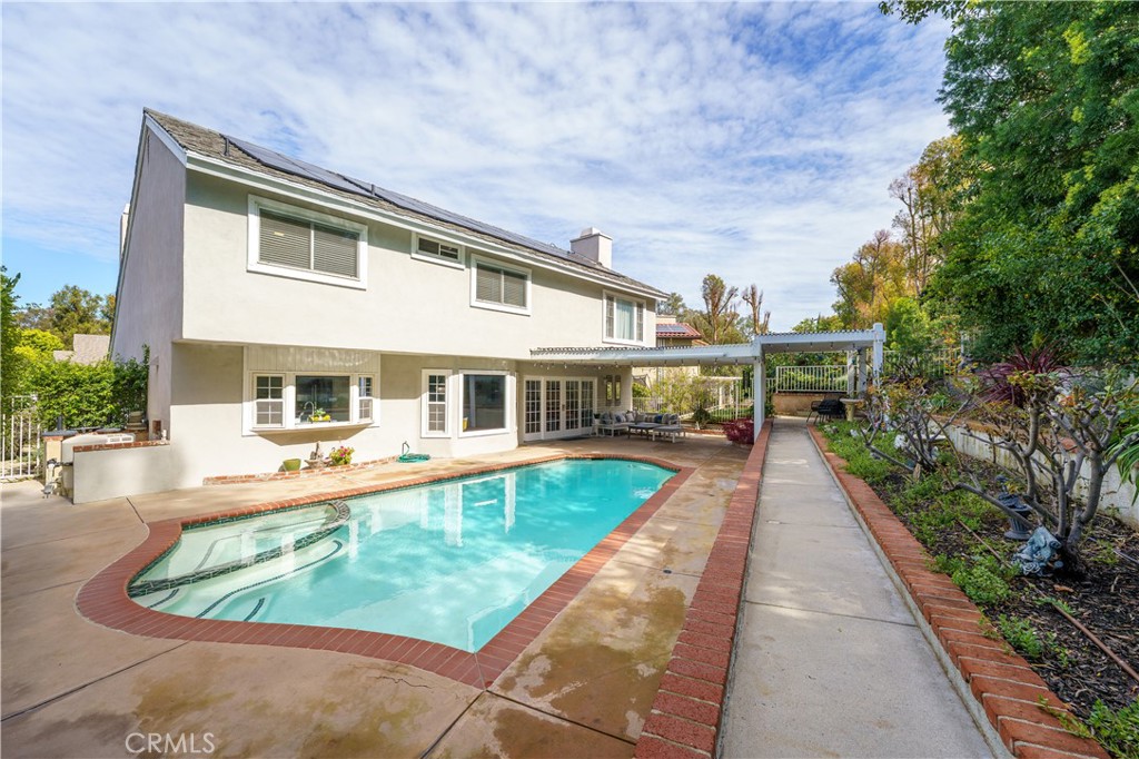 7318 E Cambria