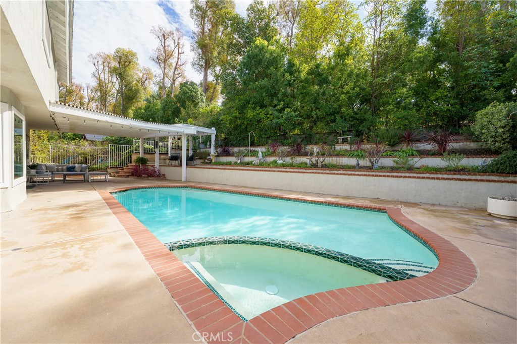 7318 E Cambria