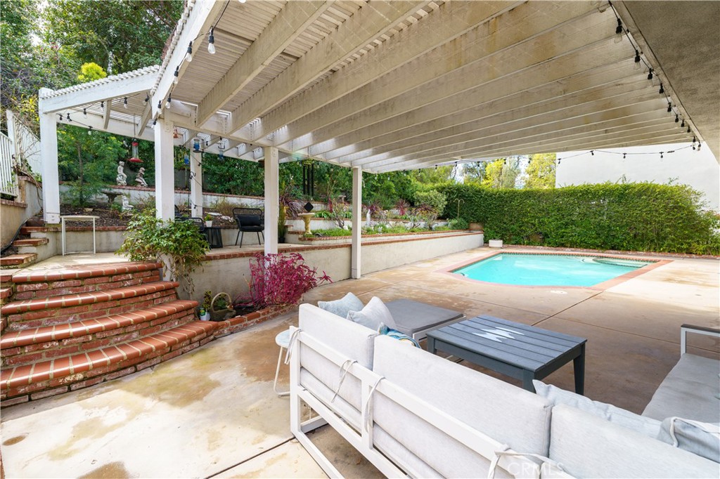 7318 E Cambria