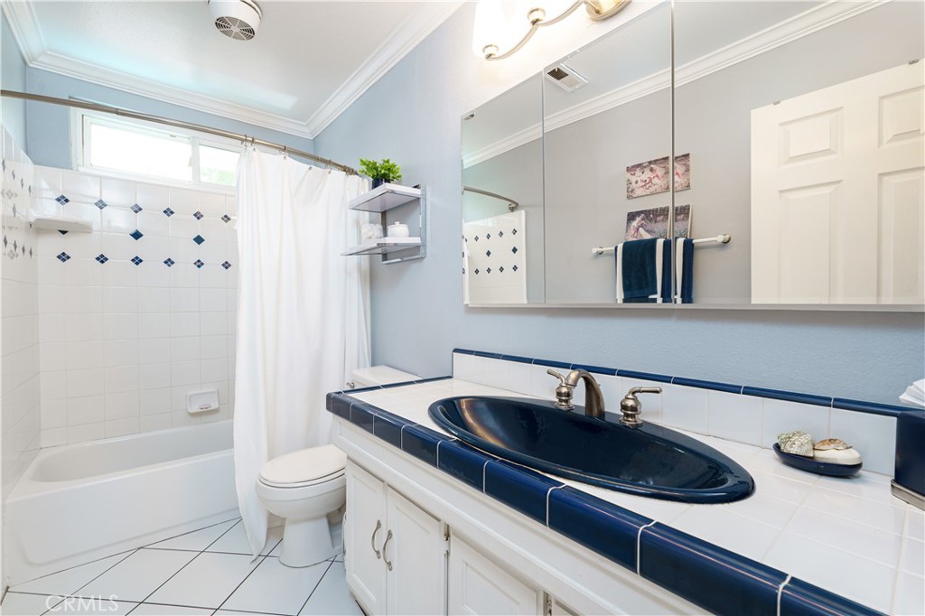 7318 E Cambria