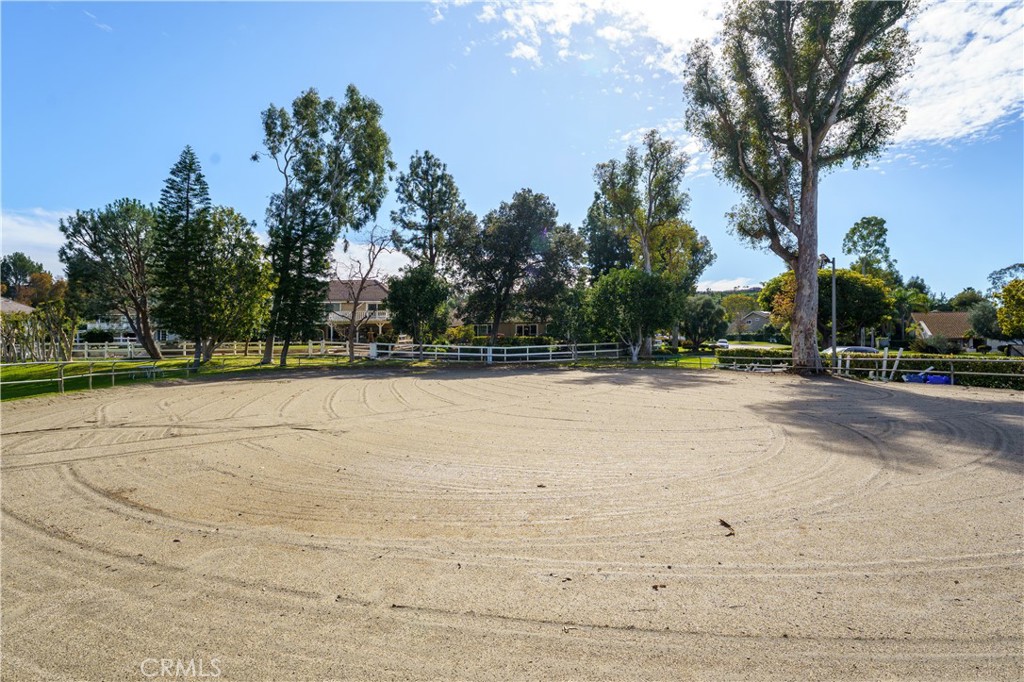 7318 E Cambria