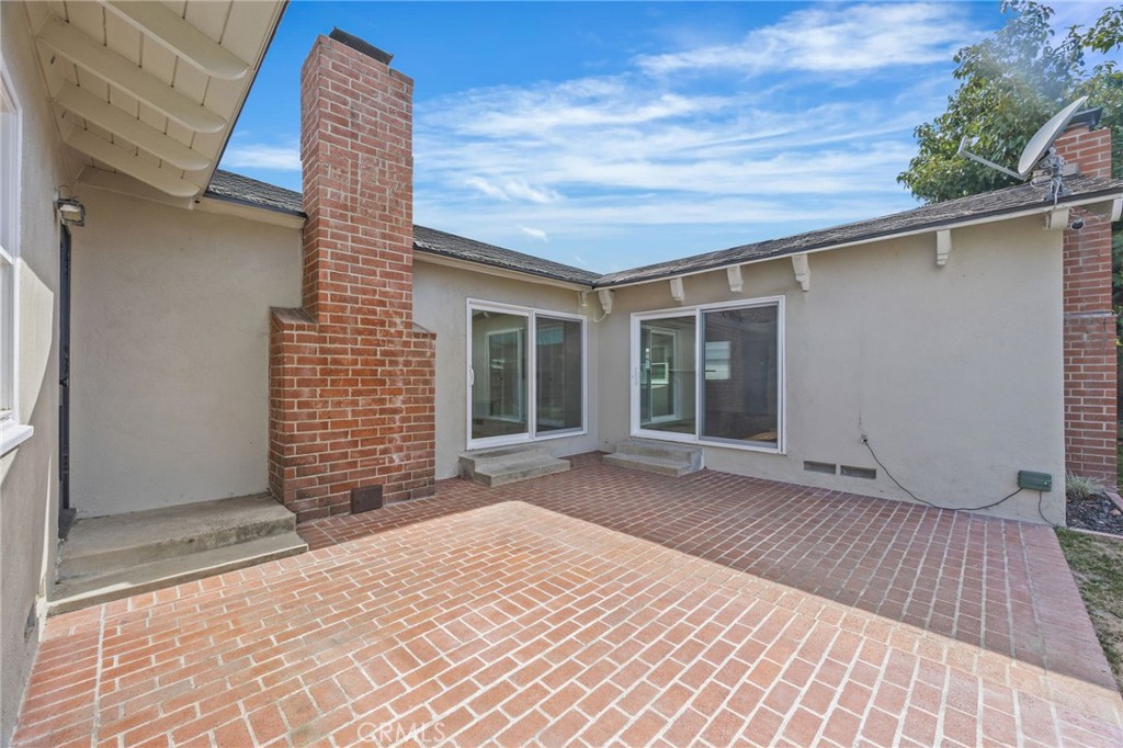 2445 W Marian