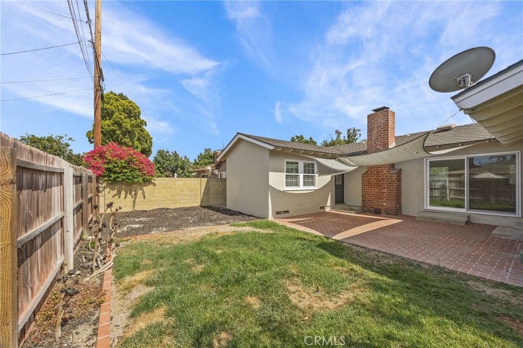 2445 W Marian