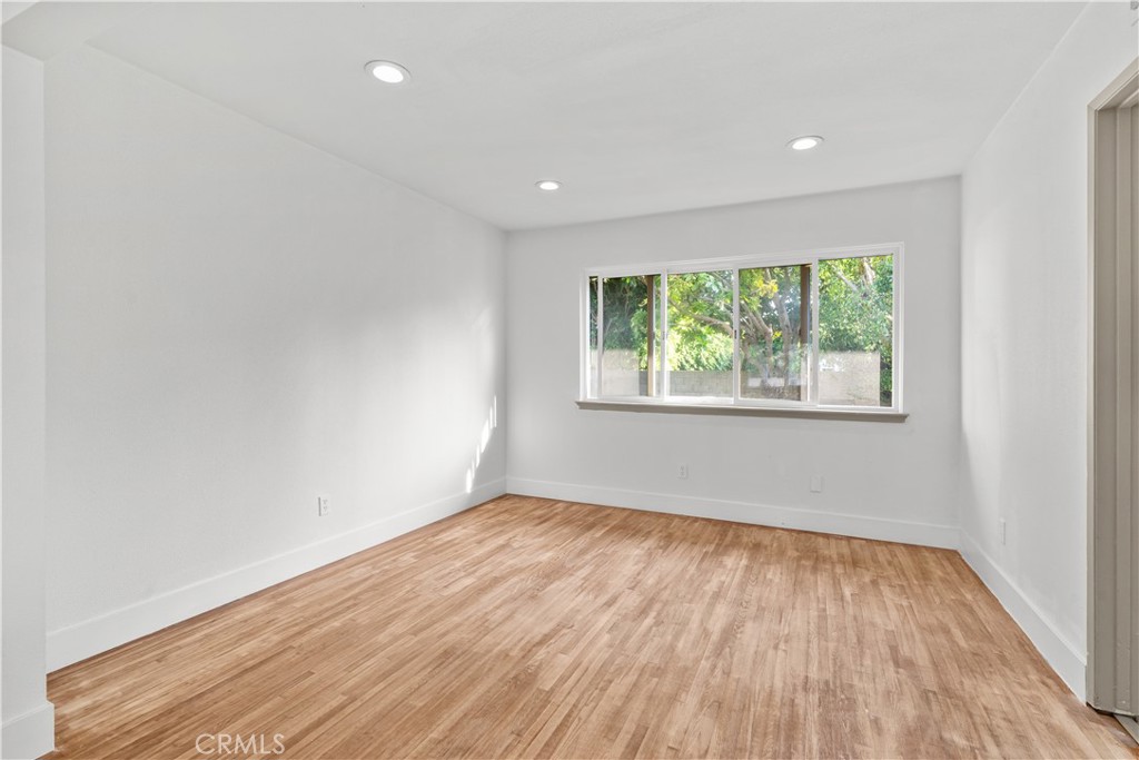 6972 Laurelhurst