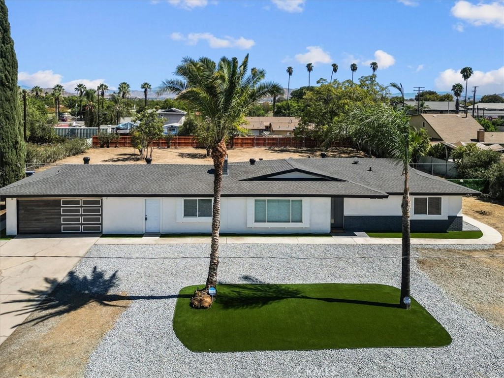 1025 Richards