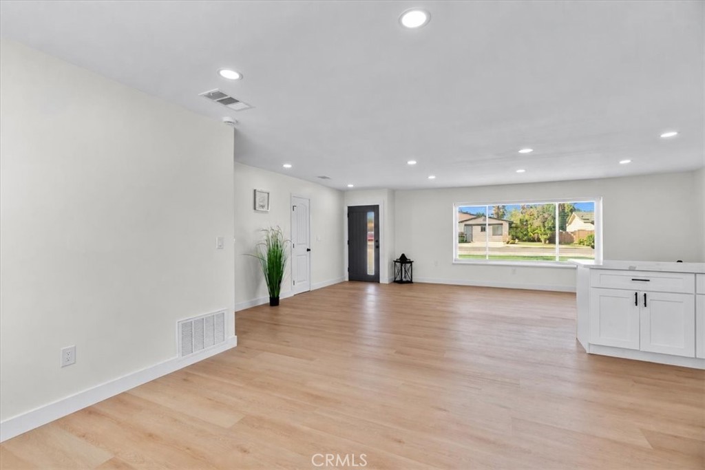 1025 Richards