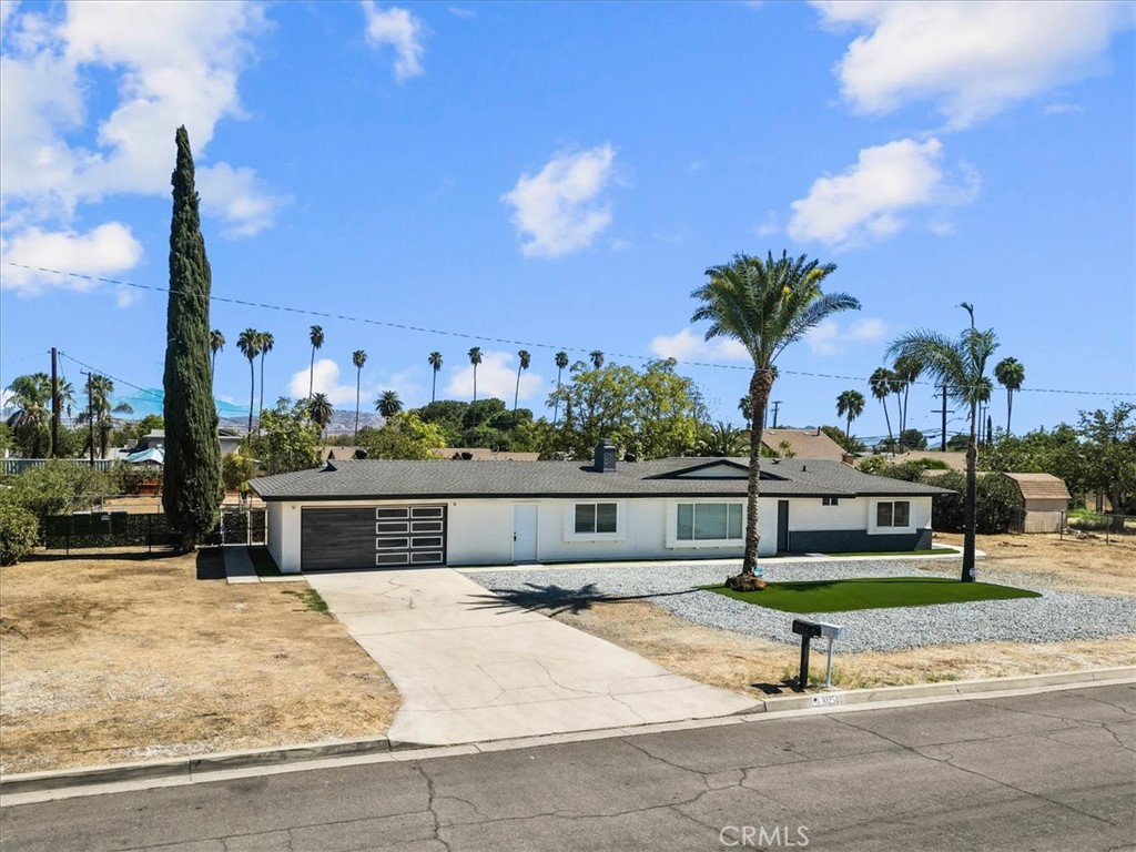 1025 Richards