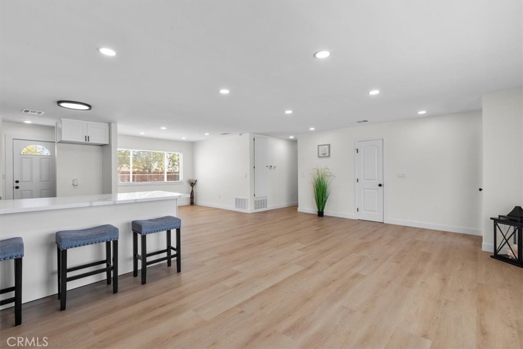 1025 Richards