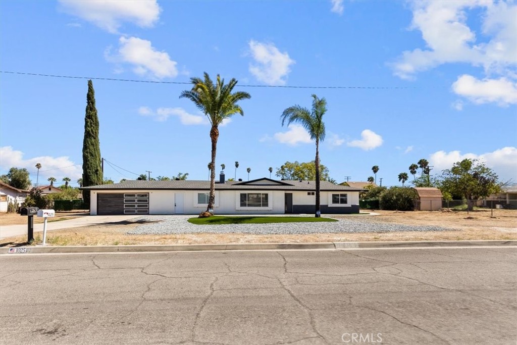 1025 Richards