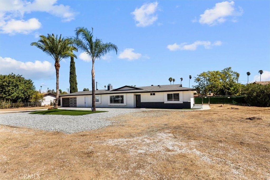 1025 Richards