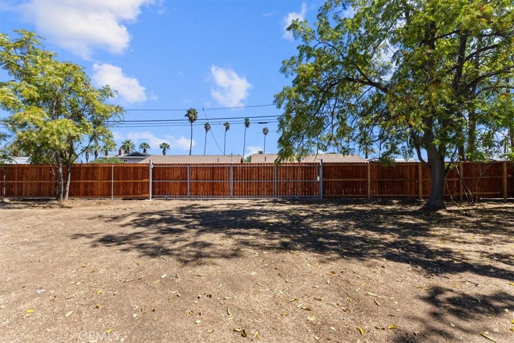 1025 Richards
