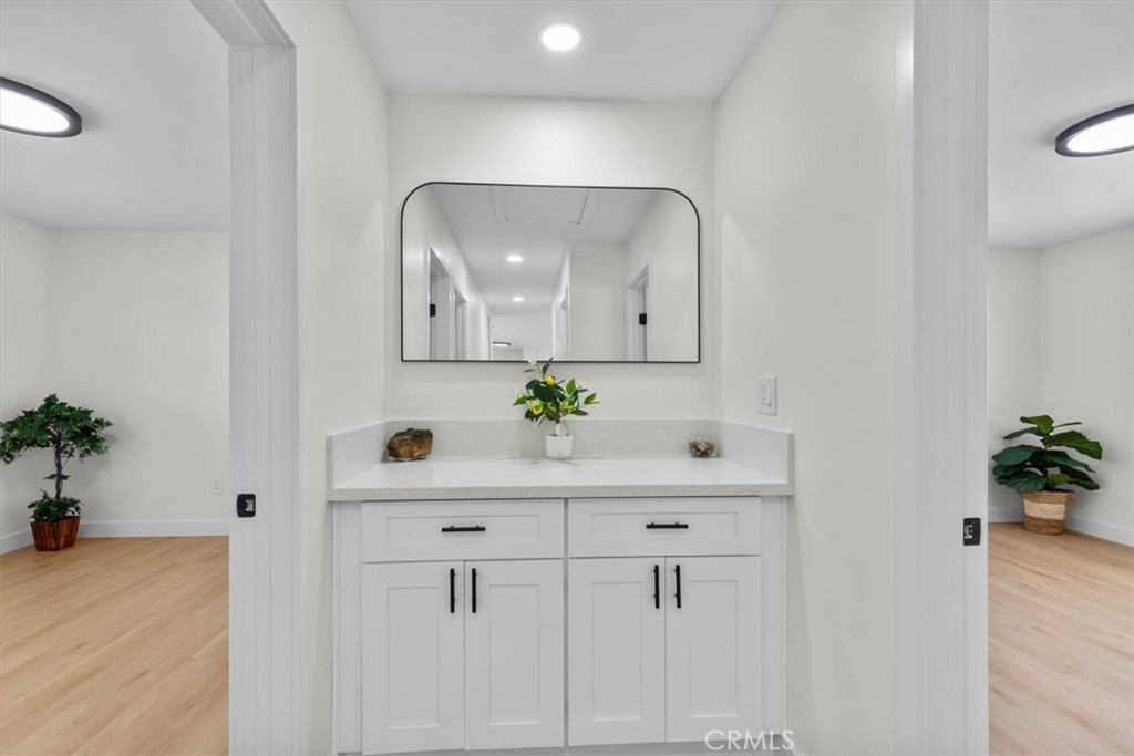 1025 Richards