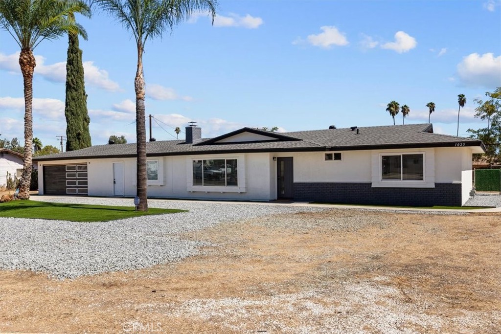 1025 Richards