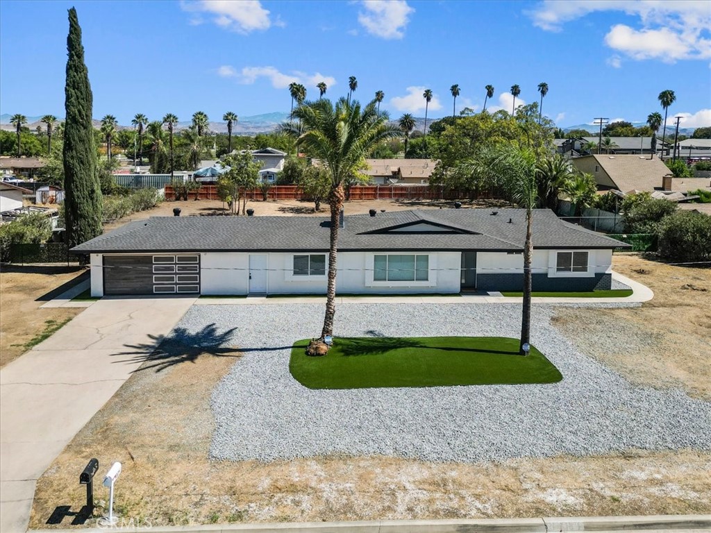 1025 Richards