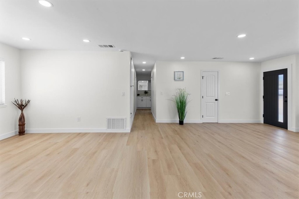 1025 Richards