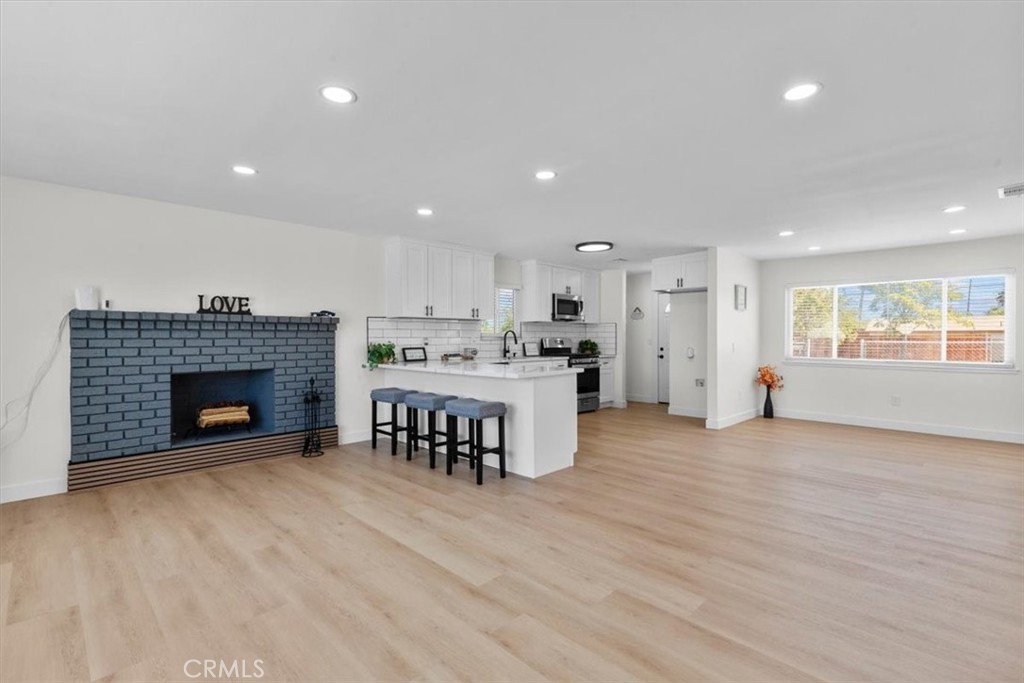 1025 Richards