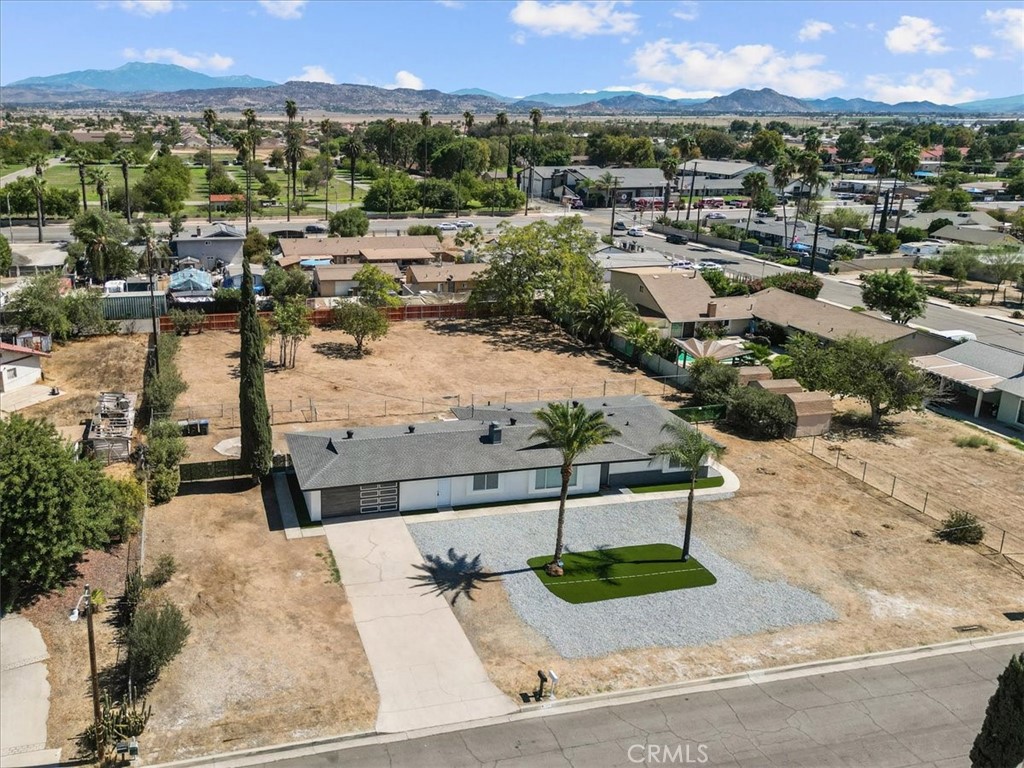 1025 Richards