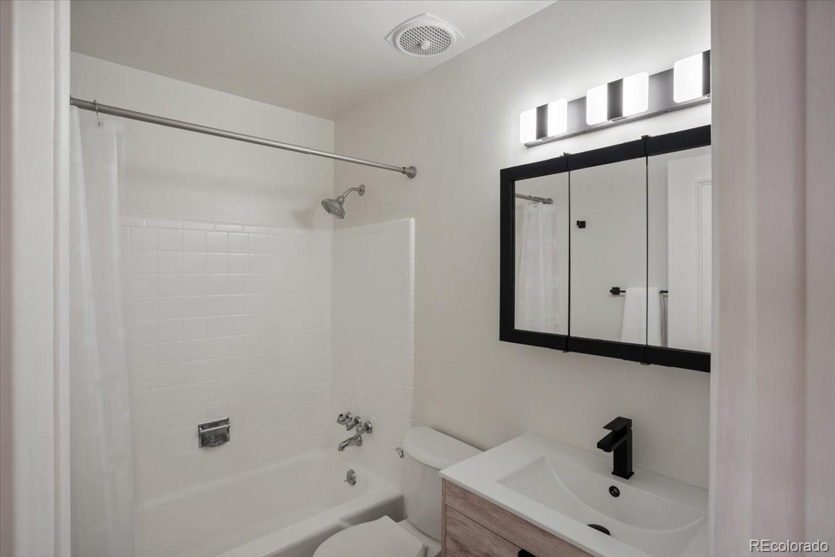 3191 S Leyden Street