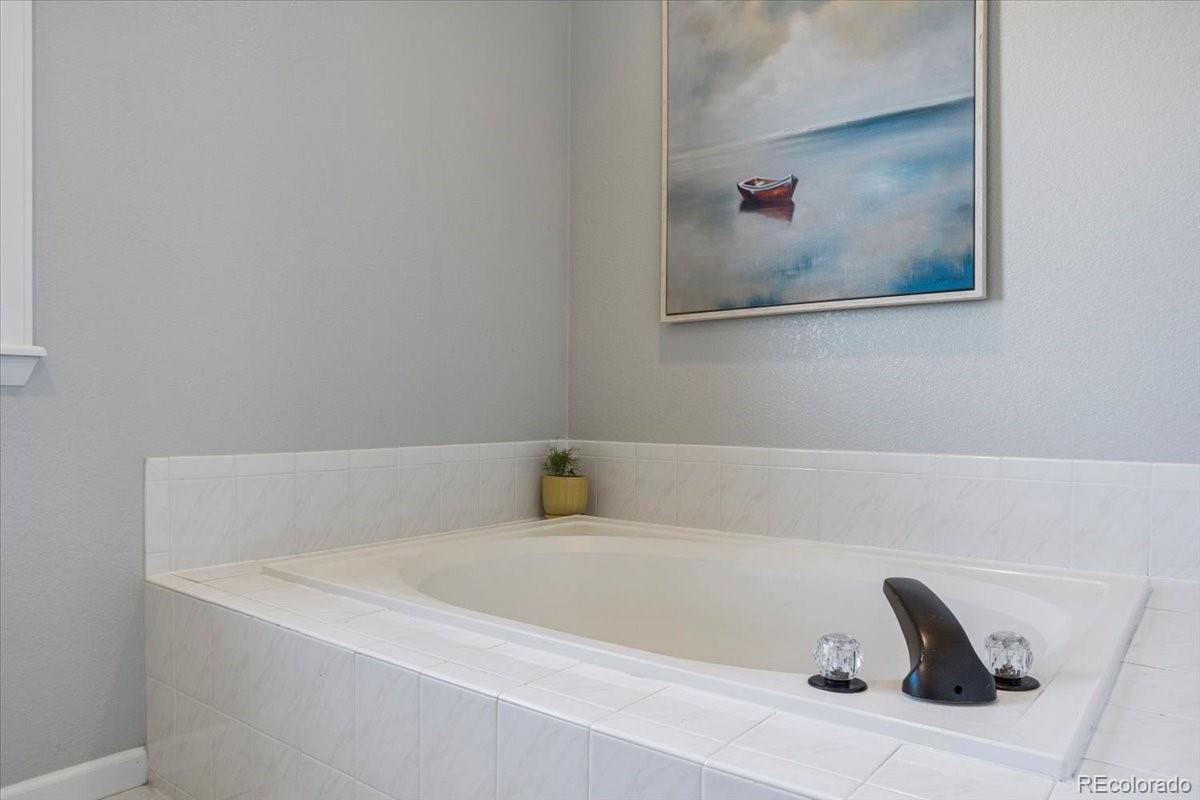 2415 E Lansdowne Court