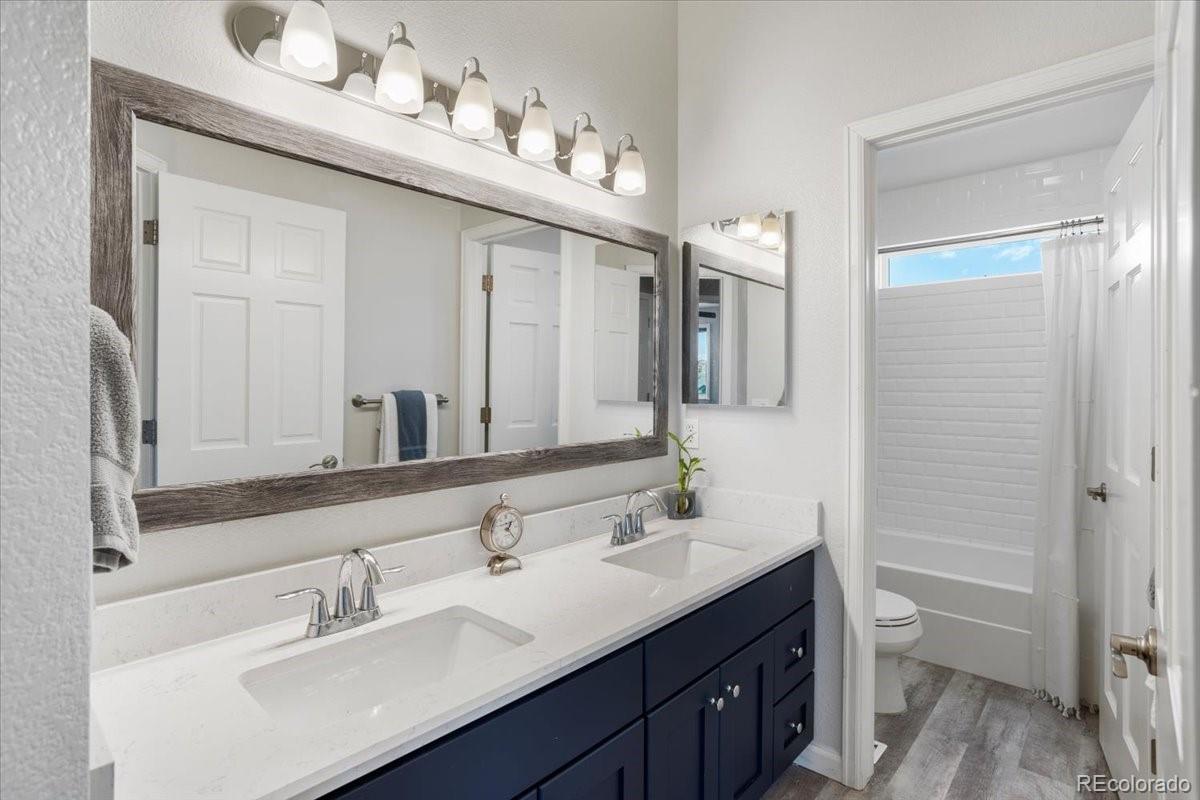 2415 E Lansdowne Court