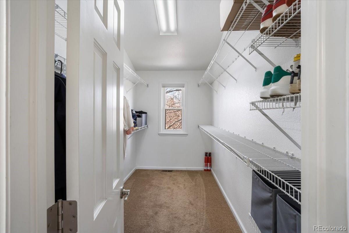 2415 E Lansdowne Court