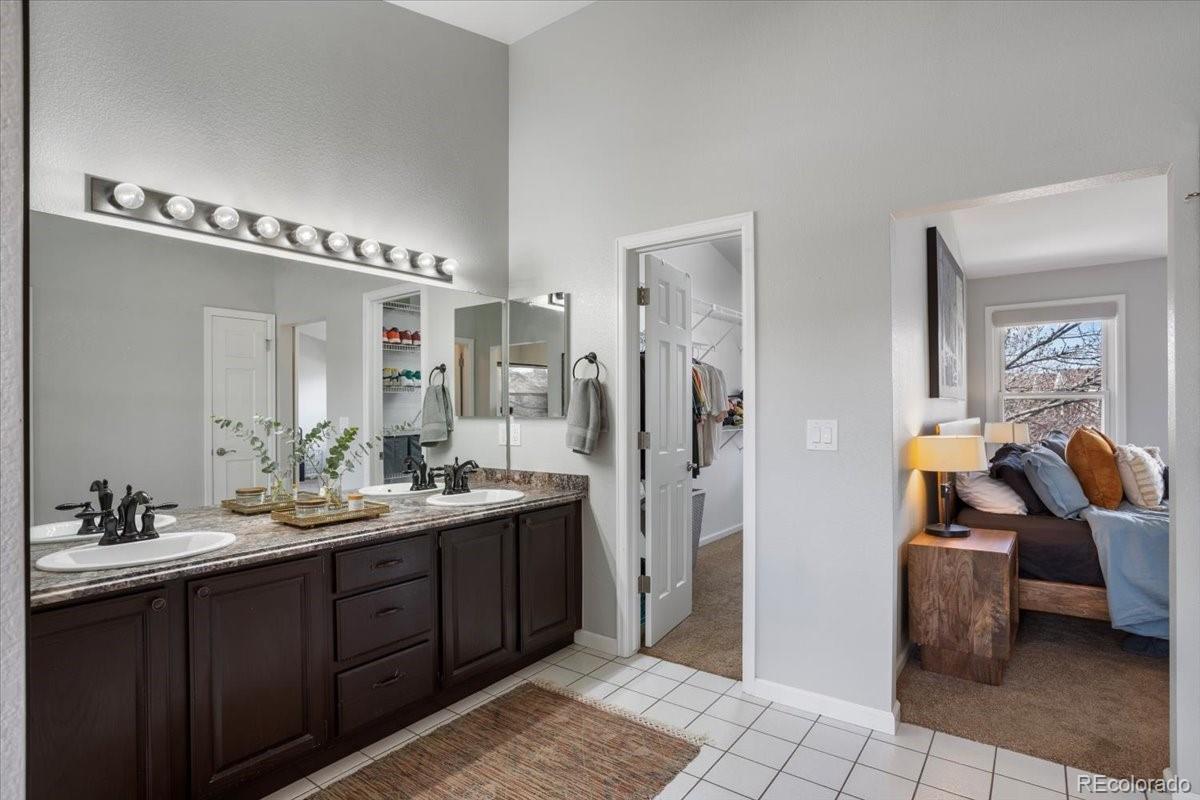 2415 E Lansdowne Court